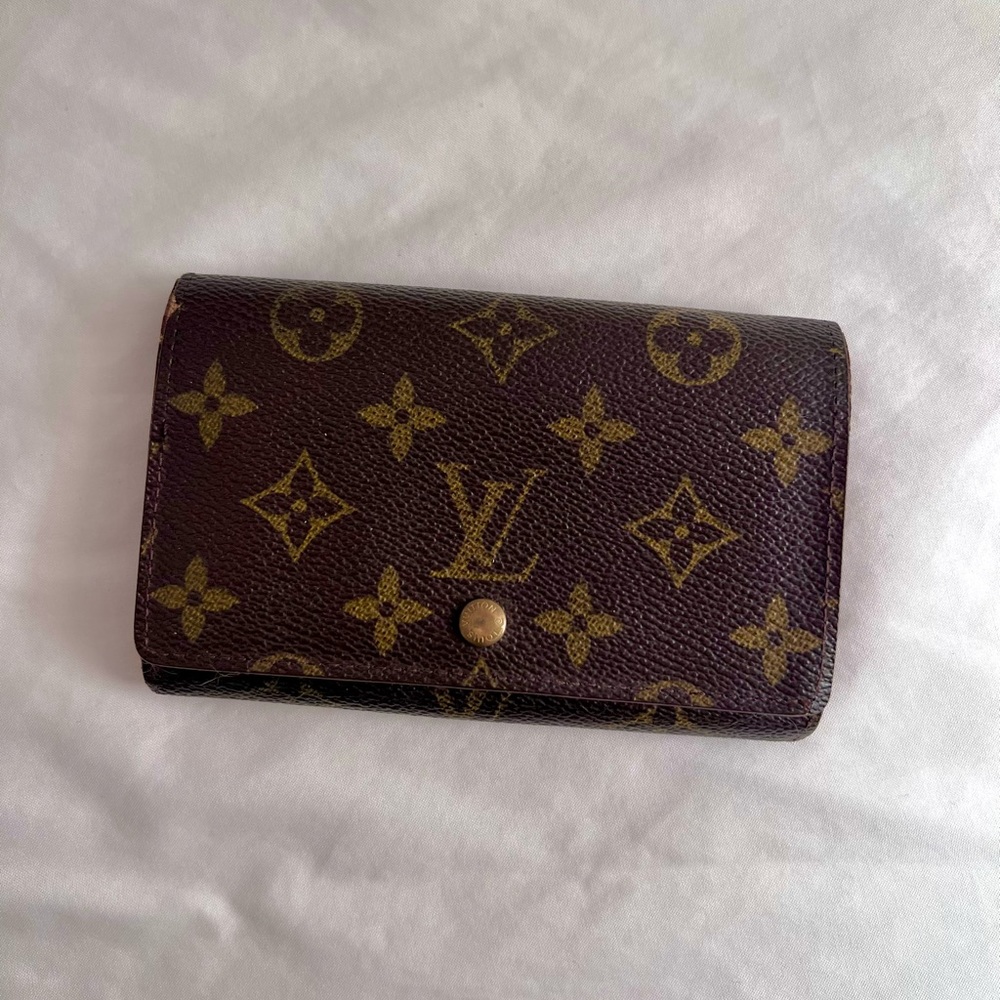 🌸🌸SOLD🌸🌸Authentic Louis Vuitton Monogram Wallet